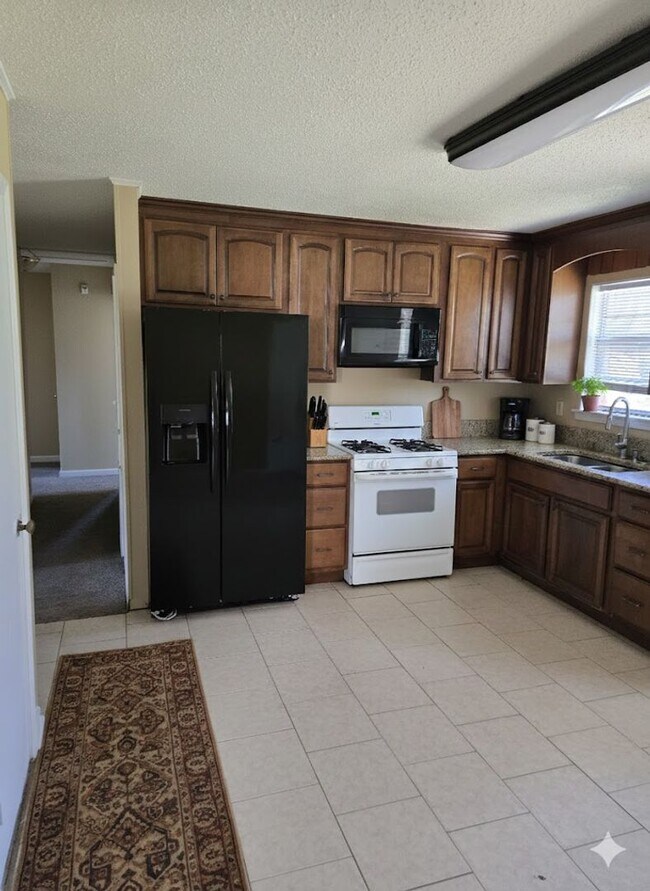 Building Photo - 4325 Brewer Rd