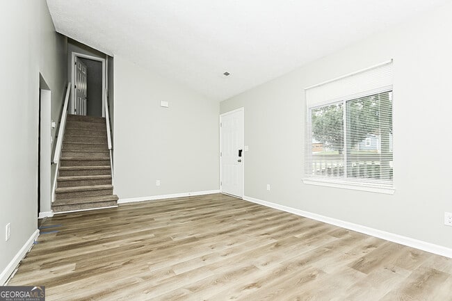 Building Photo - 3042 Medina Dr