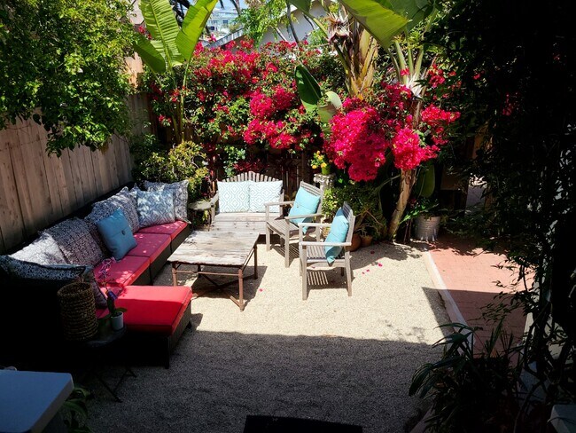 Building Photo - 38 19th Ave