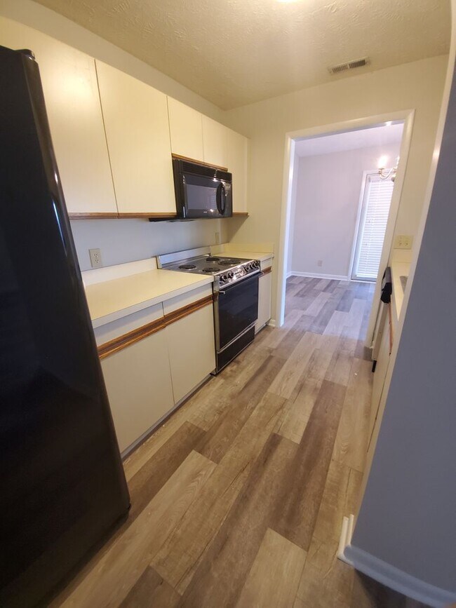 Building Photo - 672-7 Bartons Landing ~ Bartons Landing