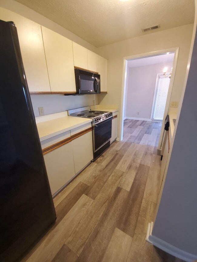 Building Photo - 672 Bartons Landing Pl