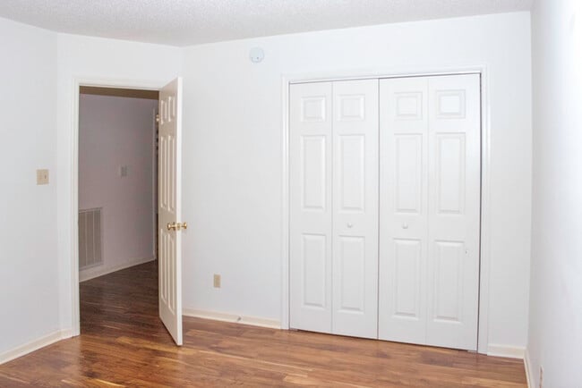 Building Photo - Updated 2BR 2.5BA Home w/ Lake Access • New Countertops • Patio in Farragut