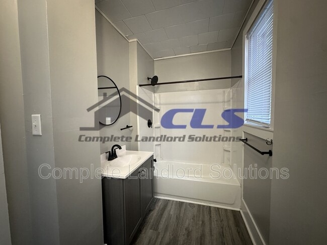 Building Photo - 1507 5th Ave