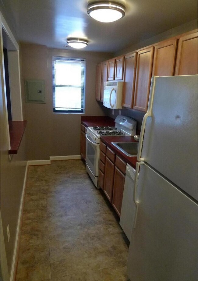 Kitchen - 3900 14th St NW