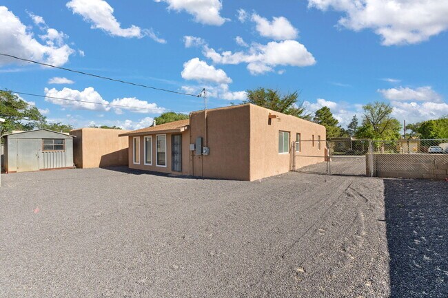 Building Photo - 136 Velarde Rd NW