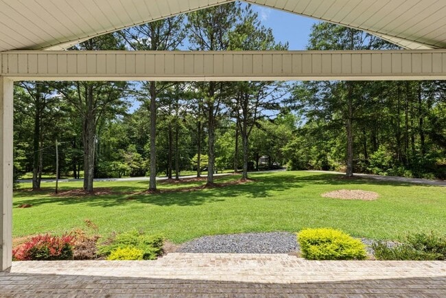 Building Photo - 11865 Hamilton Rd