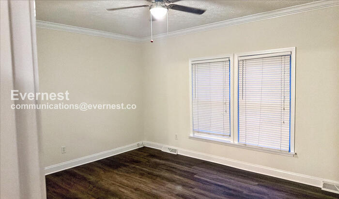 Building Photo - 1805 S Mayflower Dr