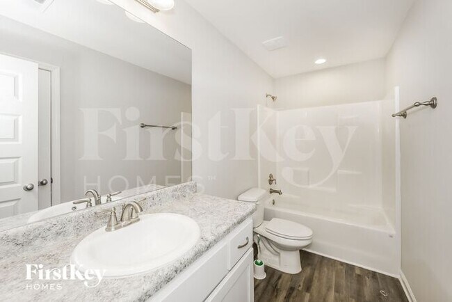 Building Photo - 209 Grove Pointe Dr