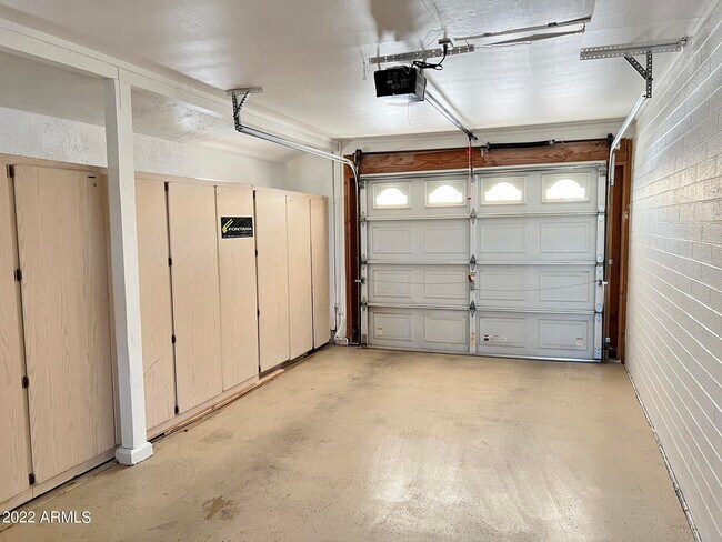 Building Photo - 12247 N Cherry Hills Dr W