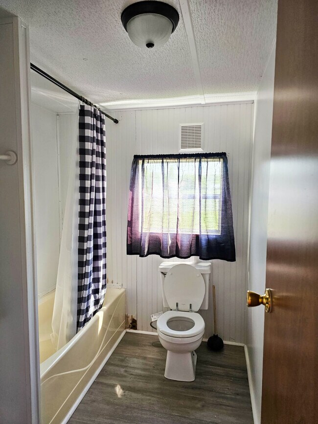 Bathroom 2 - 3985 County Road 203
