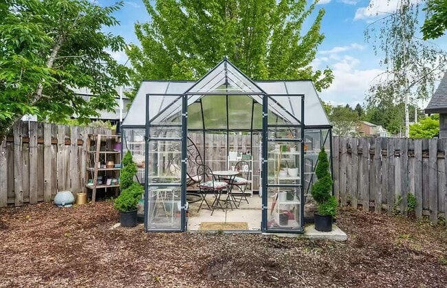 Building Photo - Furnished 3 Bedroom. 2.5 Bath Home in Dundee- Short Term Lease Options Available