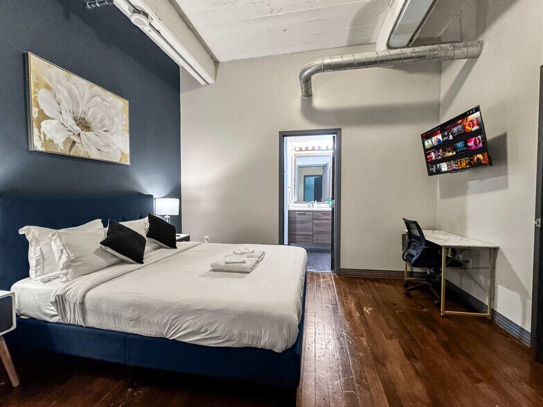 Building Photo - 555 Evergreen St