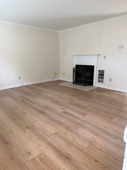 Building Photo - 142 Birdwood Ct