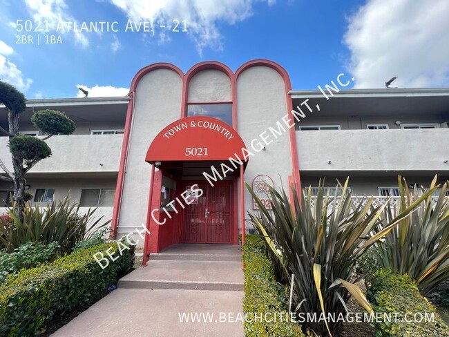 Primary Photo - Large 2 Bedroom in Gated Building with Poo...