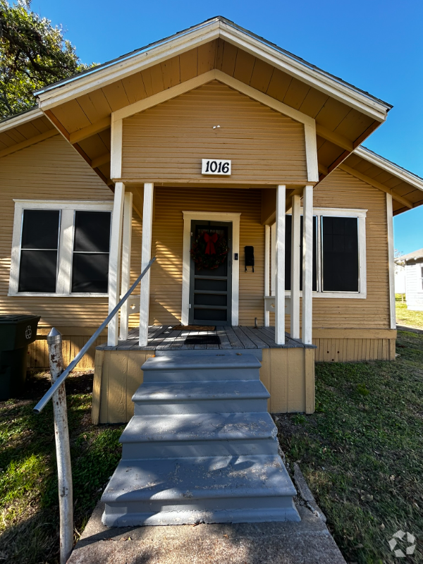 Building Photo - 1016 S 29th St