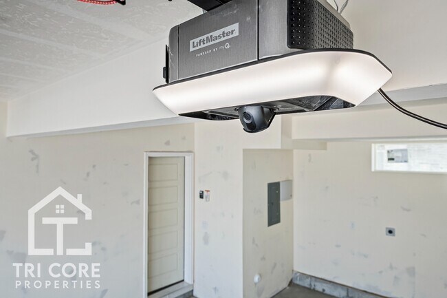 Building Photo - ?? 1 MONTH FREE + FREE PET RENT | Spacious 2BR Townhome w/ 2-Car Garage + Smart Home Features