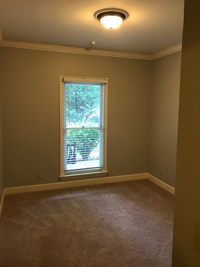 Building Photo - 511 Sloan Rd