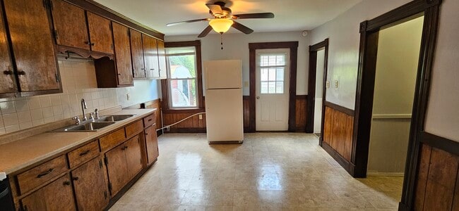Building Photo - 23 Maple Street Anx