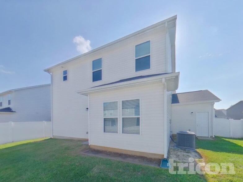 Building Photo - 809 Valley Creek Dr