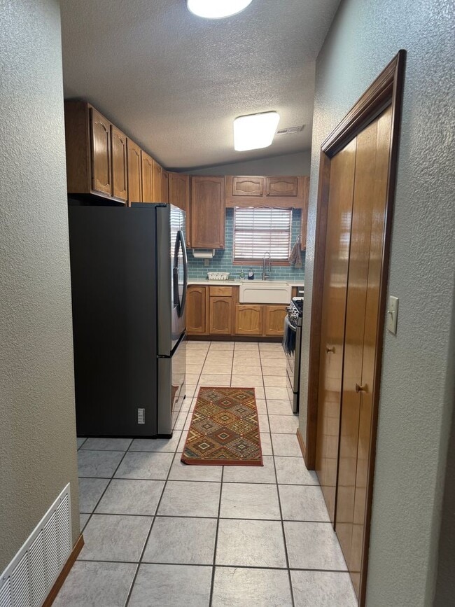 Building Photo - Fully Furnished Rental