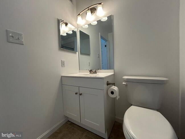 Building Photo - 4606A Aberdeen Dr