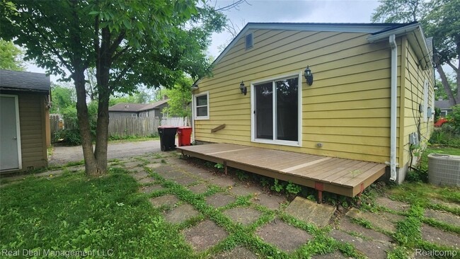 Building Photo - 30066 Brentwood St