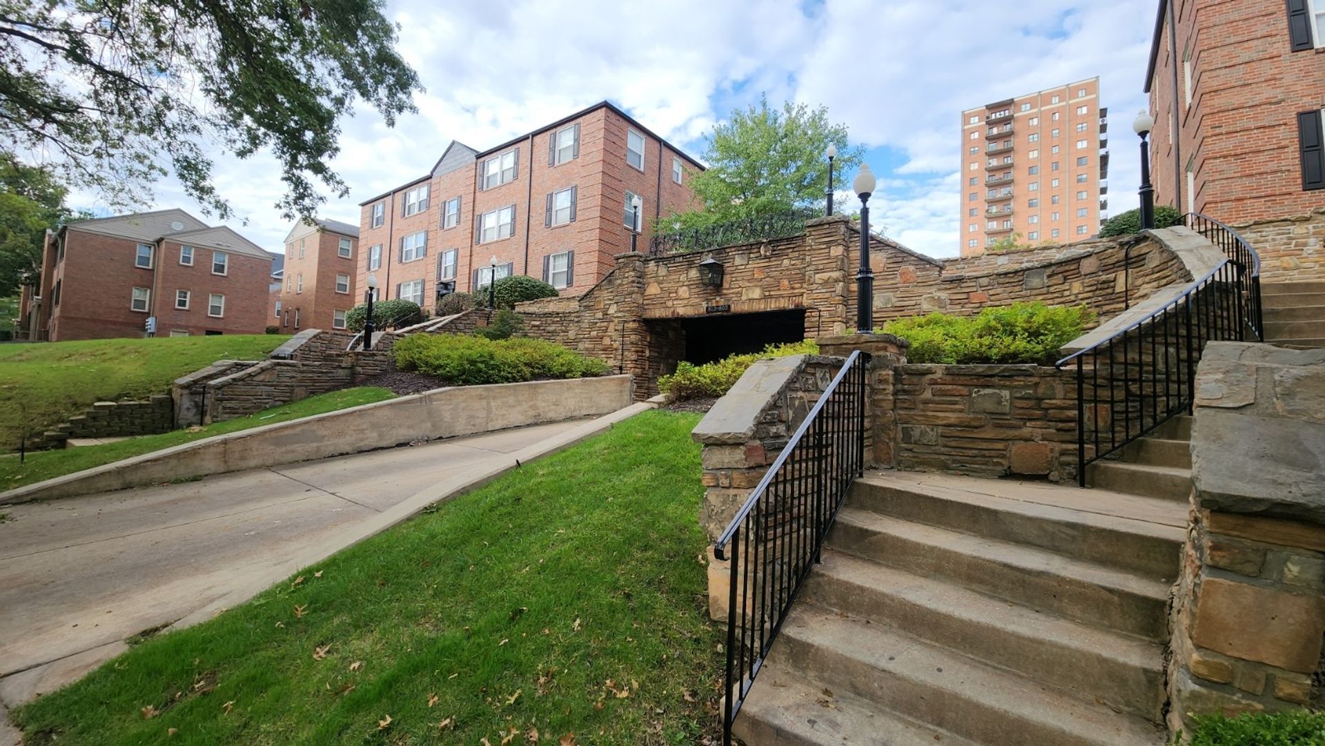 Building Photo - 6616 Alamo Ave