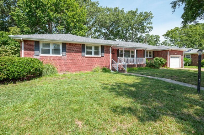 Building Photo - 2418 Heutte Dr