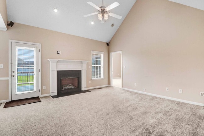 Building Photo - *DETACHED GARAGE/WORKSHOP!* Gorgeous home on HUGE acre lot in Princeton