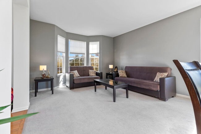 Building Photo - 9 Lake Plumleigh Ct