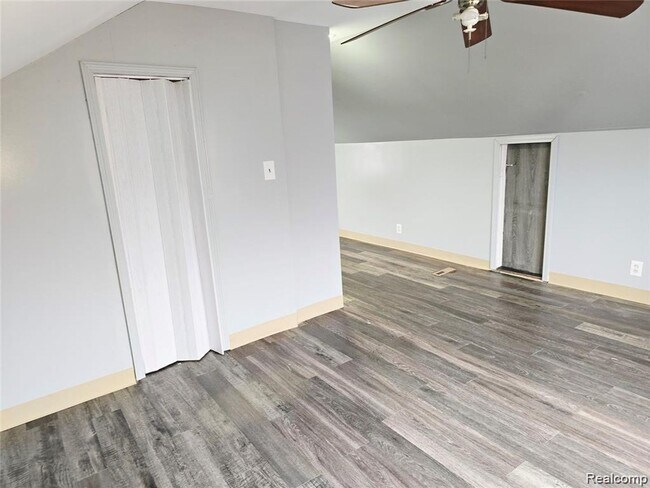 Building Photo - WELL MAINTAINED 3 BEDROOM 1.5 BATH BRICK BUNGALOW LOCATED IN ESTABLISHED WEST DEARBORN NEIGHBORHOOD