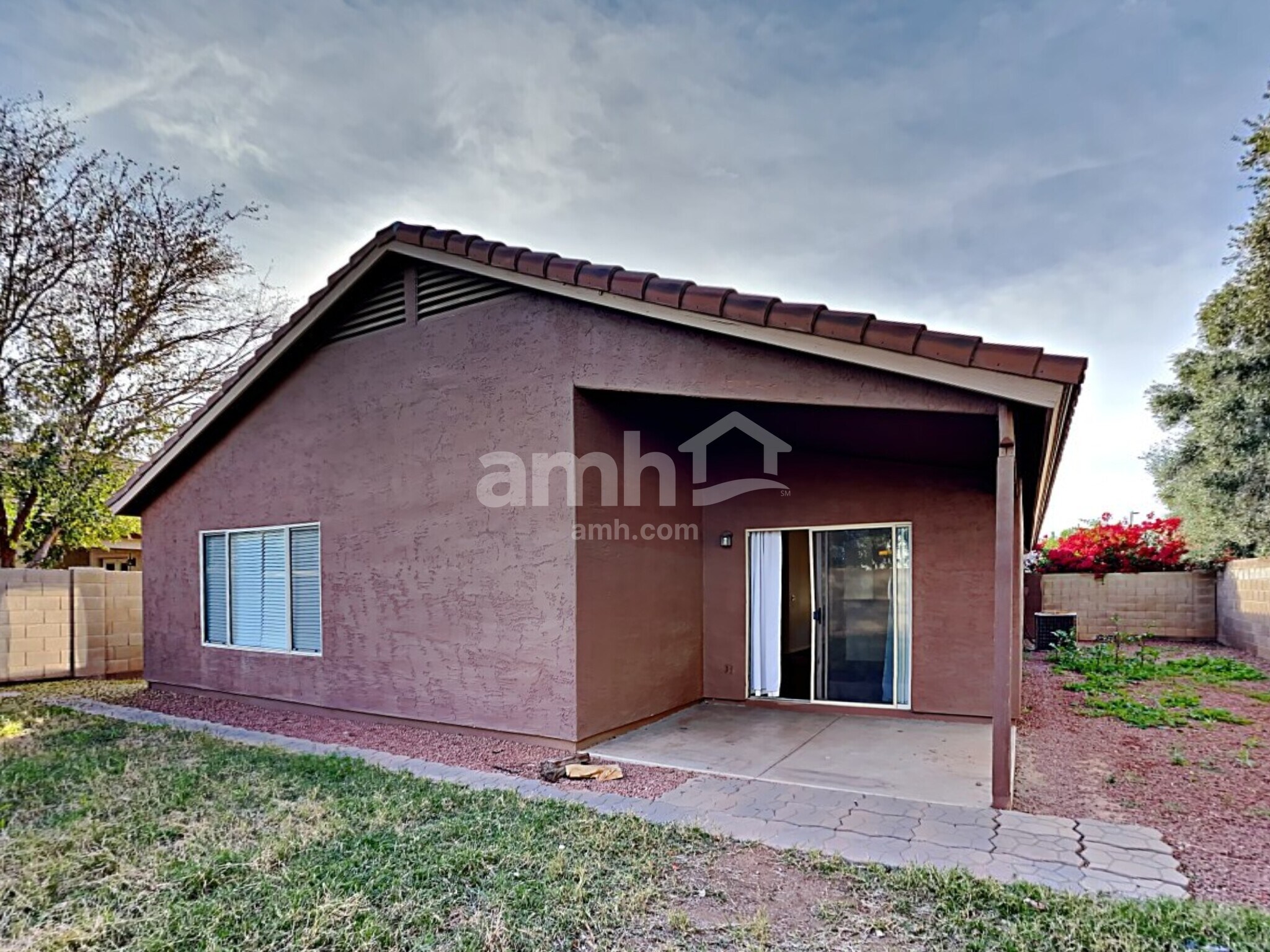 Building Photo - 1303 N Balboa Dr