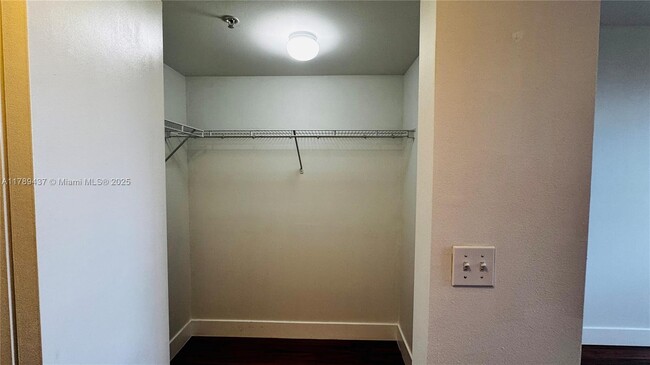 Building Photo - 2775 NE 187th St