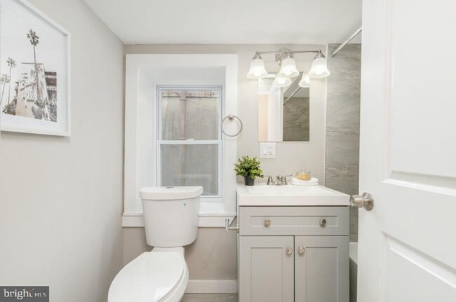 Building Photo - 2825 W Girard Ave