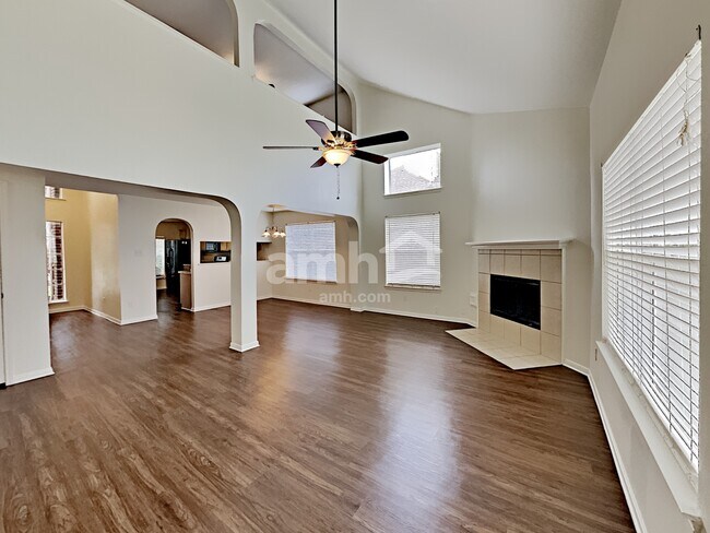 Building Photo - 23126 N Waterlake Dr