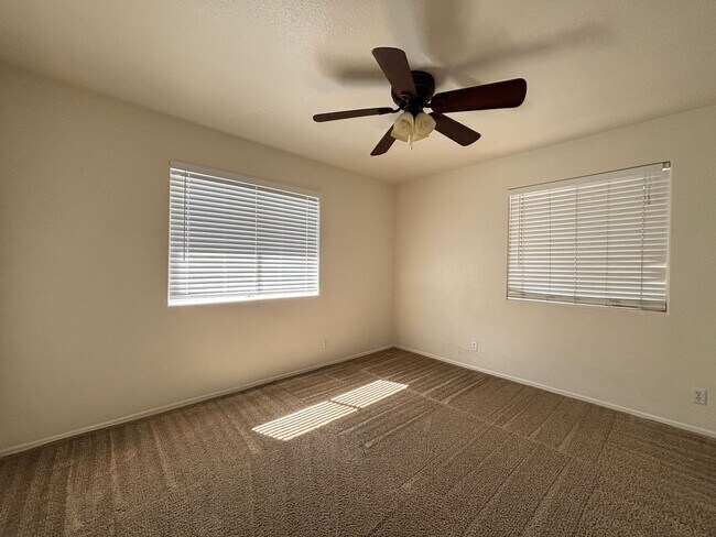 Building Photo - (APPLICATIONS PENDING) West Palmdale Townhouse