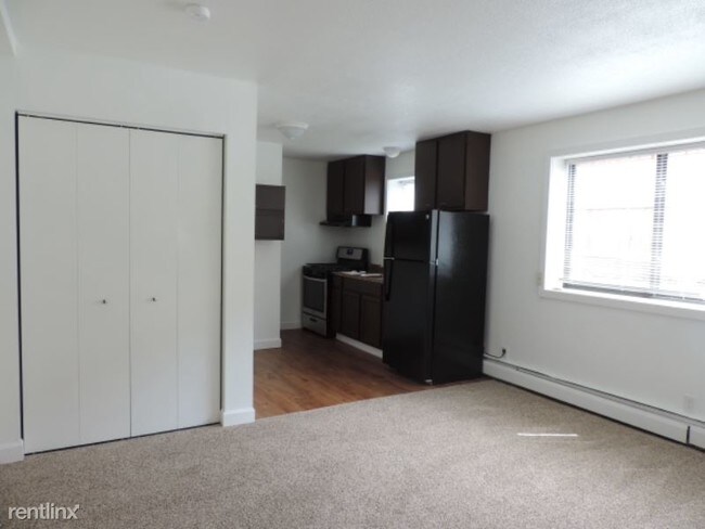 Building Photo - 205 13th St SW