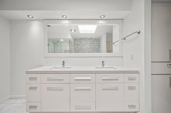 Building Photo - 9127 Valley Chapel Ln