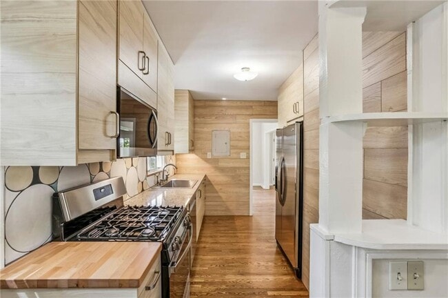 Building Photo - 1304 Conway Rd