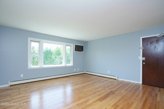Building Photo - 35 McAlpin St