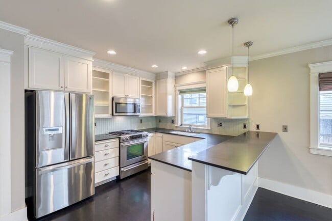 Building Photo - Capitol Hill Townhouse