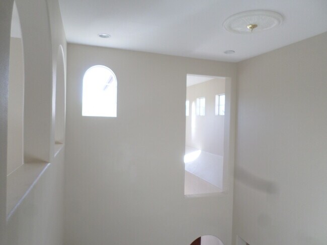 Building Photo - Gorgeous 4 bedroom 2.5 bath Temecula Home ...