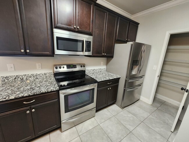 Building Photo - 102 Quince Ave