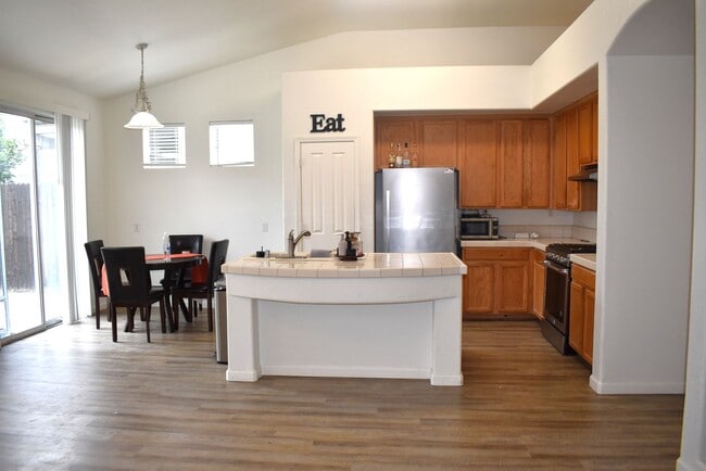 Building Photo - 7836 Calzada Way