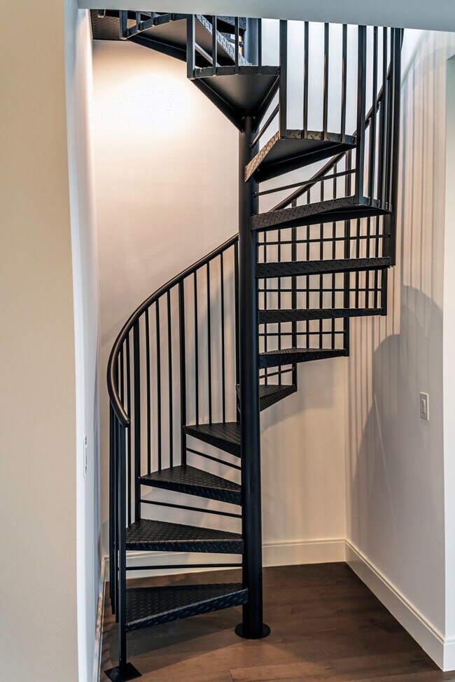 Building Photo - Park Central Townhomes - 4 Stories, 3 bedrooms, 31/2 bathrooms, 2 car garage and a rooftop deck w...