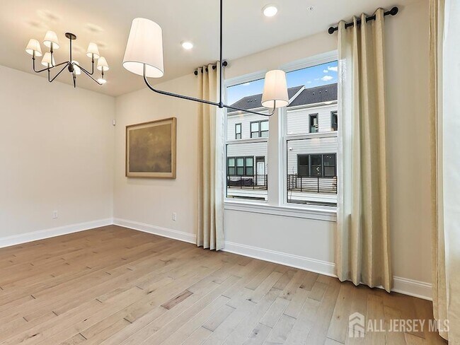 Building Photo - 715 Parker Blvd