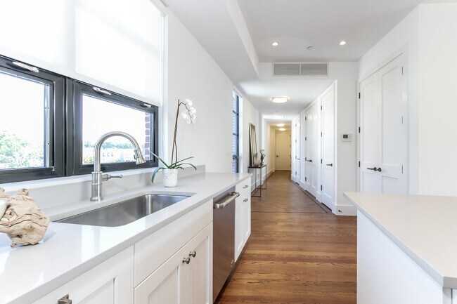 Building Photo - Harbor Court