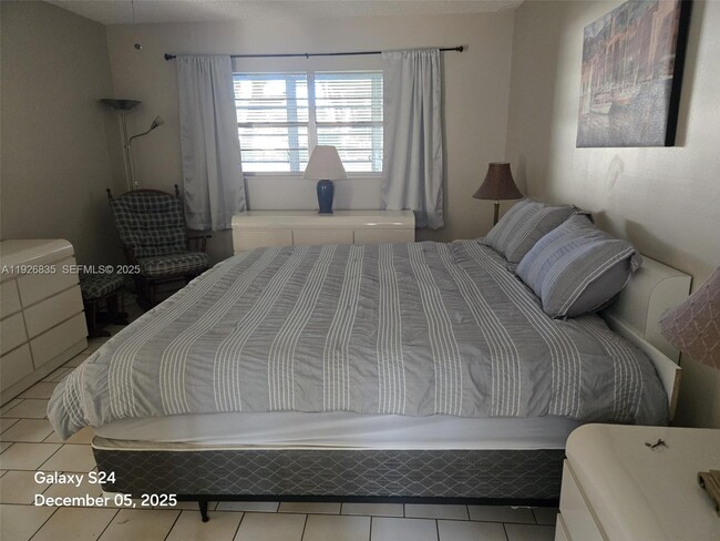 Building Photo - 5181 W Oakland Park Blvd