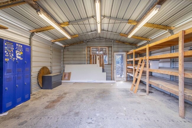 Building Photo - Close to Hike/Bike Path