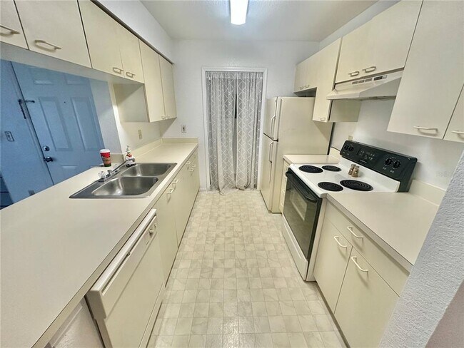 Building Photo - 2550 N Alafaya Trail